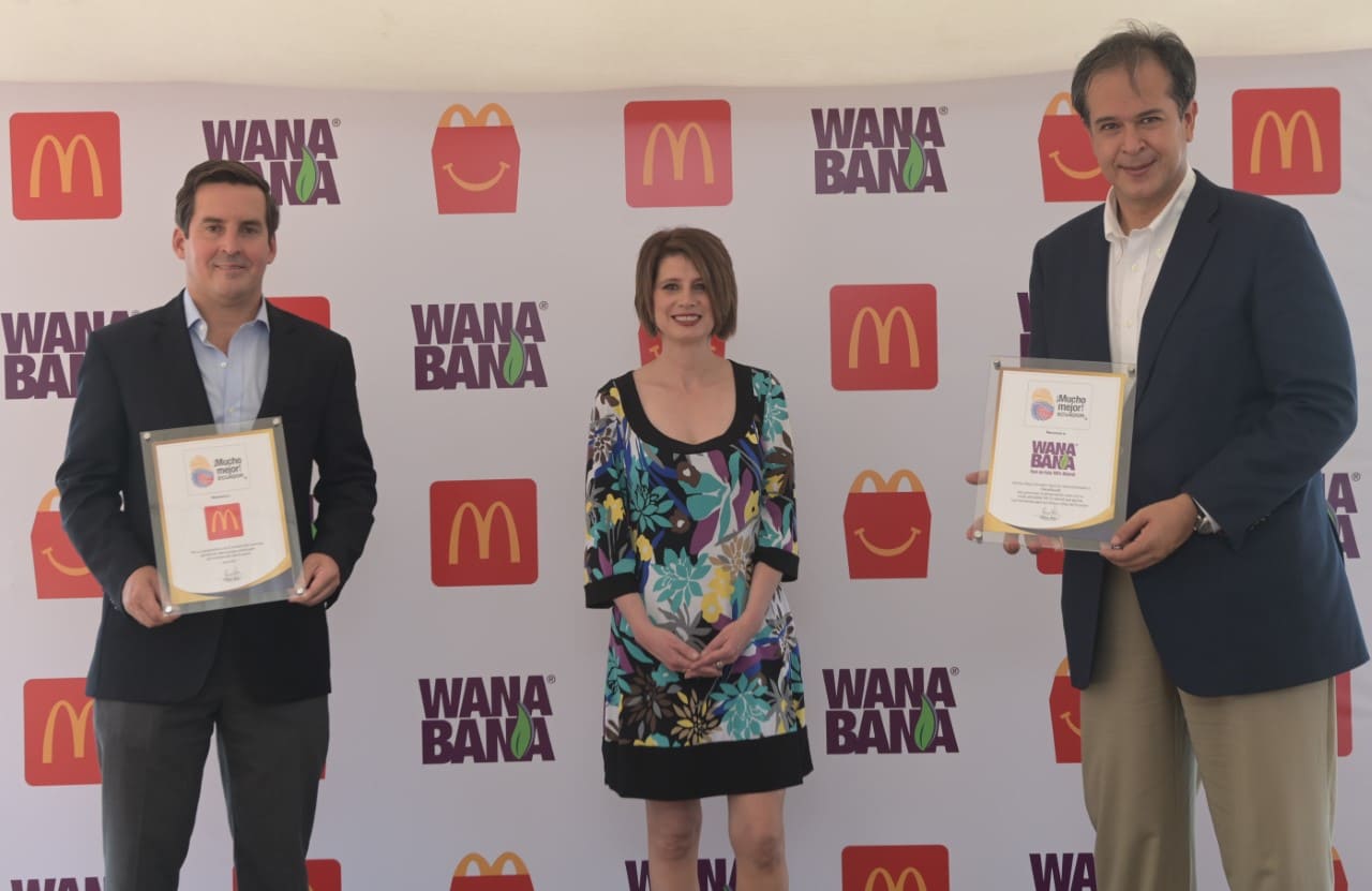 En este momento estás viendo McDonald’s incluye a WanaBana en su Cajita Feliz,  un snack saludable producido en Ecuador