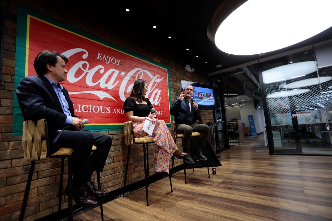 En este momento estás viendo Líderes de la compañía Coca Cola visitaron Ecuador para presentar la nueva plataforma global