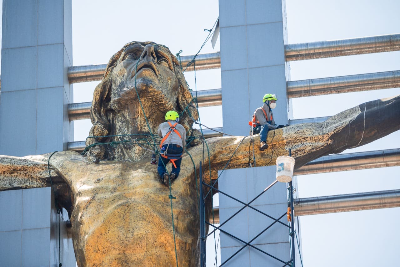 Lee más sobre el artículo Fundación Siglo XX realizará el mantenimiento a las esculturas “Cristo del Consuelo” y “Guayas y Quil”