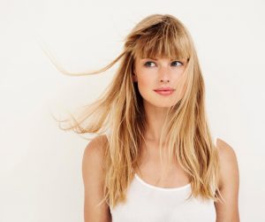 Lee más sobre el artículo Tienes cabellos rubios, ¿Cómo Cuidarlos?