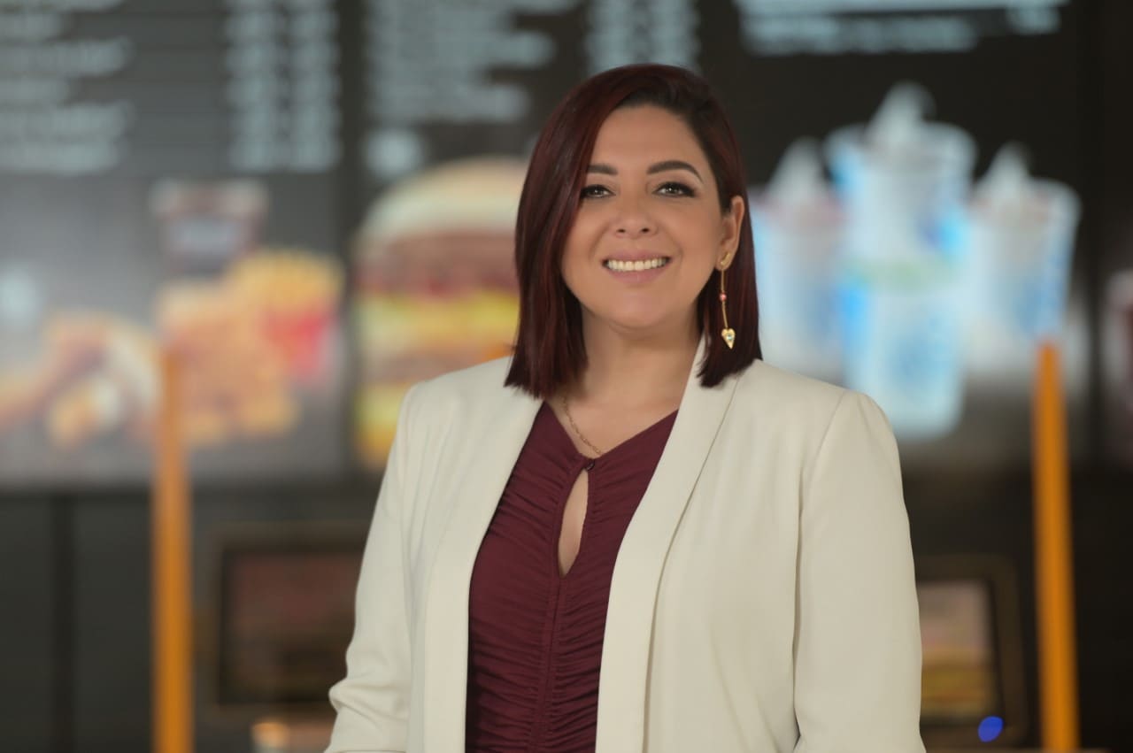 Lee más sobre el artículo Gina Castagneto, primera mujer en asumir la Dirección General de McDonald’s en Ecuador
