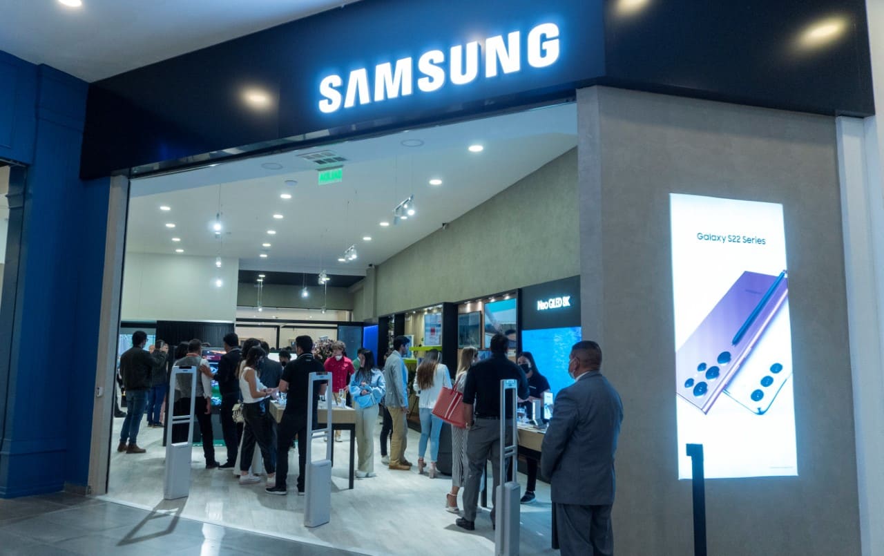 Lee más sobre el artículo Se inauguró la primera Prestige Boutique de Samsung en Quito