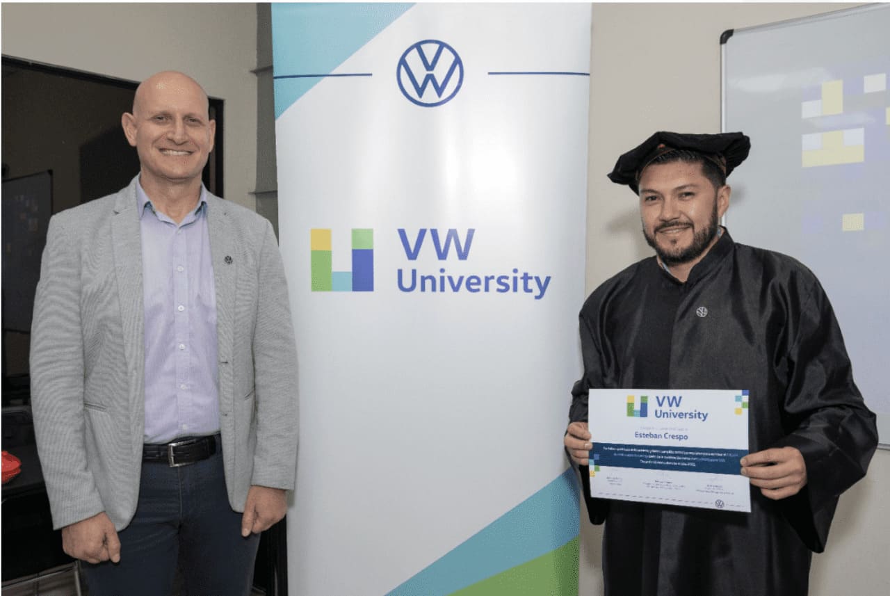 En este momento estás viendo Volkswagen University graduó a su primera promoción de profesionales en Ecuador