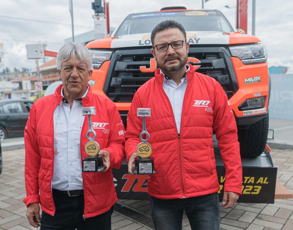 John Zabaleta y Adrián Castillo campeones en la Vuelta al Ecuador 2023  con la camioneta JAC T8