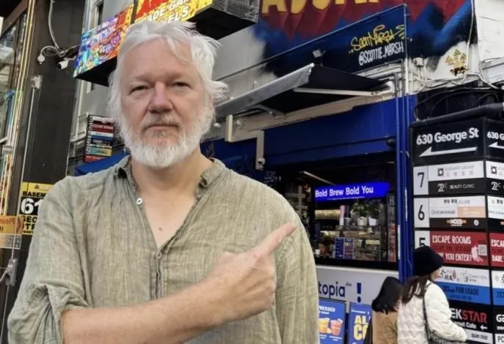 ASSANGE