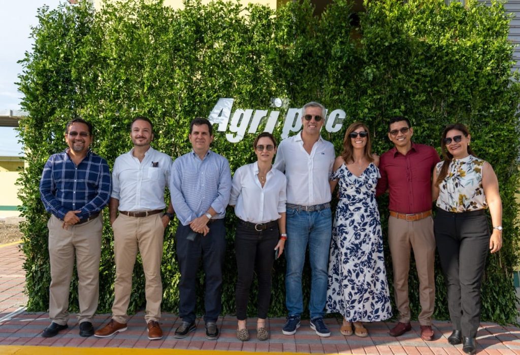 Ejecutivos de Agripac. Douglas Rivera, Florian Renault, Gustavo Wray, Almudena Cardenal, Nicholas Armstrong, Alexandra Armstrong, Byron Cárdenas, Cindy Campoverde. (Foto Cortesía)