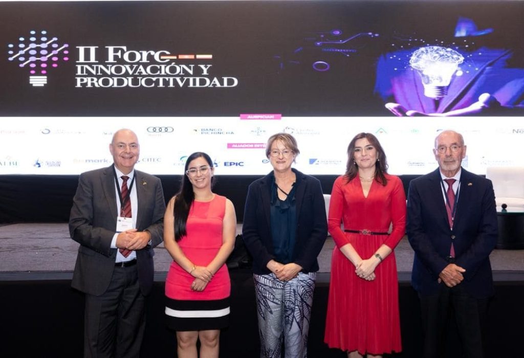 Jörg Zehnle, gerente AHK Ecuador, Blanca López, vicealcaldesa de Guayaquil, Marianne
Jenni, embajadora de Suiza en Ecuador, Sofía Almeida, presidenta Swisscham Ecuador, Wilfried Meinlschmidt,
presidente AHK Ecuador. (Foto Cortesía)