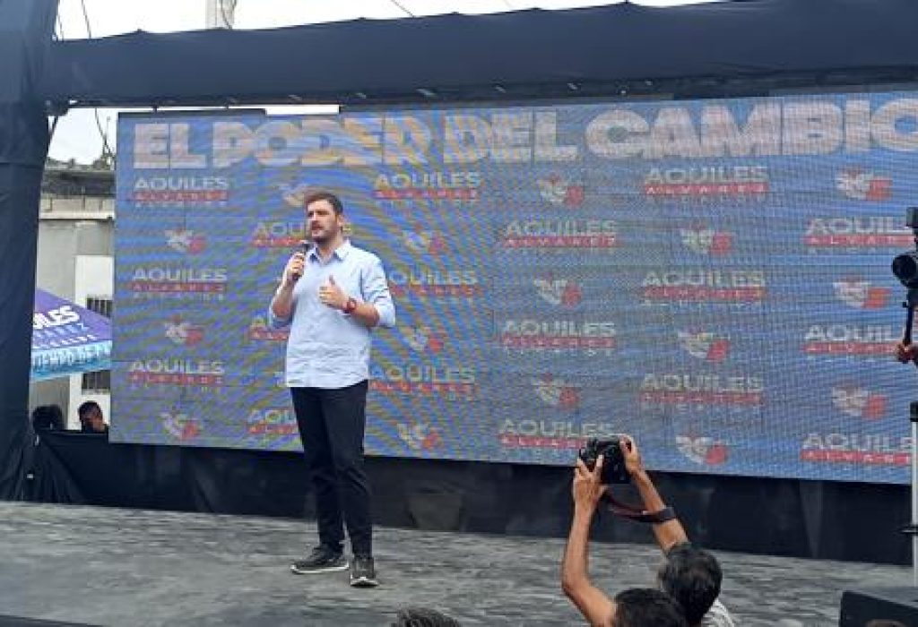 El empresario guayaquileño Aquiles Álvarez presentó su plan de seguridad en el Bloque 22 de Flor de Bastión.