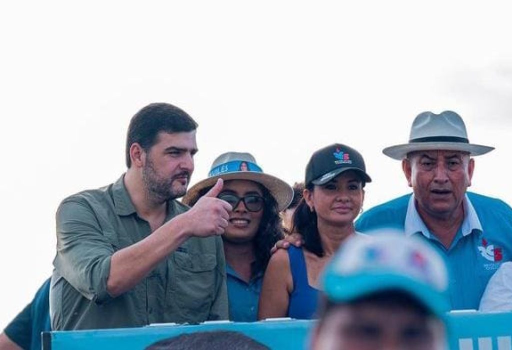 Álvarez estuvo por la Parroquia Posorja, con todo el equipo de la RC5