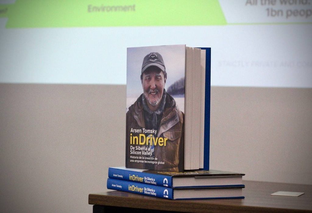 En 2013, en Yakutsk, Siberia, Arsen Tomsky fundó inDrive sobre la idea del desarrollo y que ha contribuido al mundo influyendo positivamente en la vida de millones de personas. (Foto referencial del Libro).