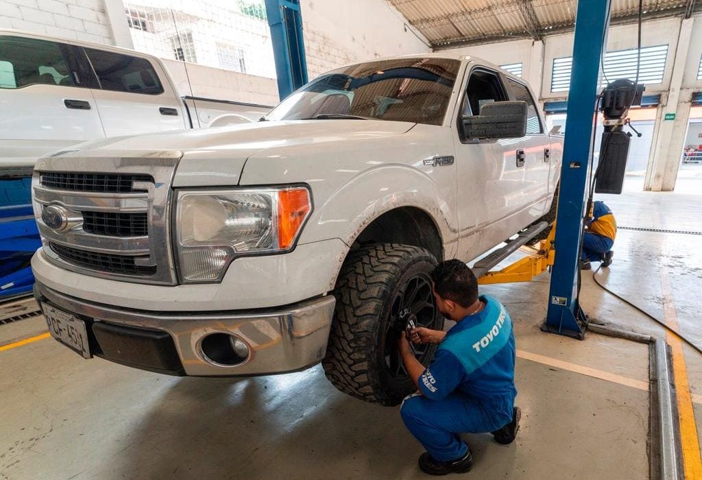 El negocio atiende a vehículos livianos y pesados. Cuenta con locales en
Guayaquil, Durán y Manta, donde genera empleo para más de 80 personas. (Foto Cortesía)