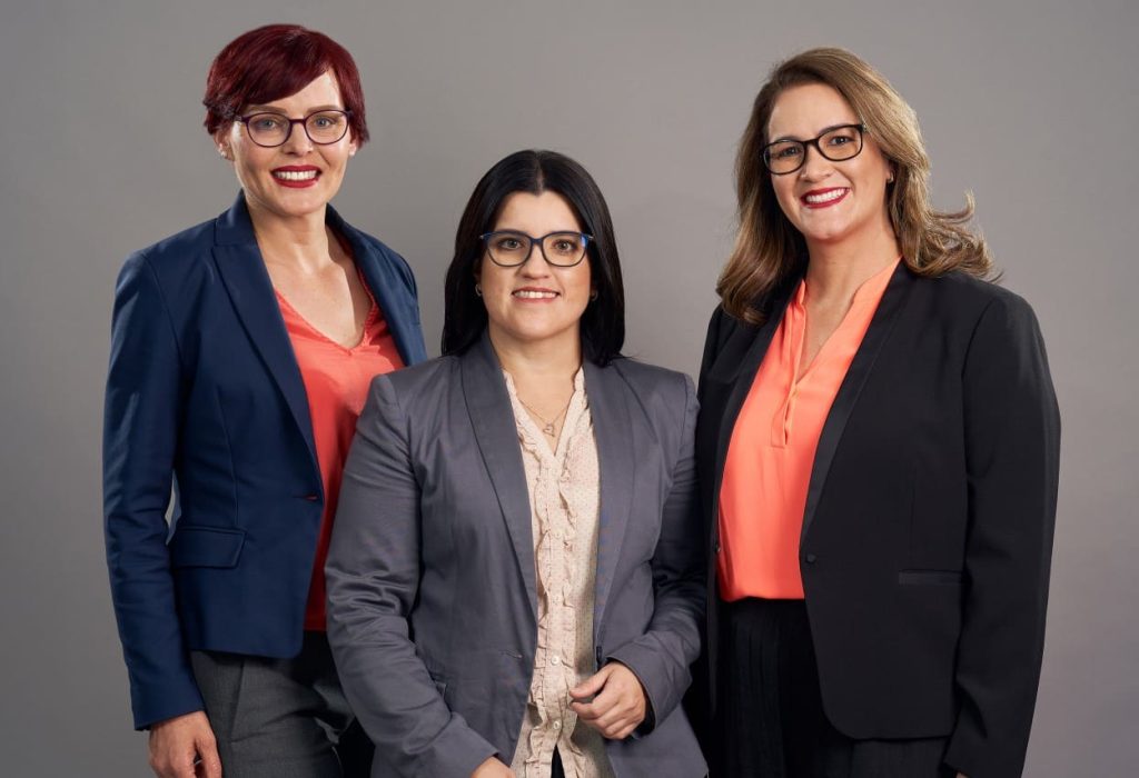 Johanna Granitzer, Gerente General de Servicios Bancarios de Banco ProCredit; Carolina Landázuri, Jefe de Recursos Humanos de Banco ProCredit; y María Soledad Castañeda, Gerente de Banca Empresas de Banco ProCredit. (Foto Cortesía)