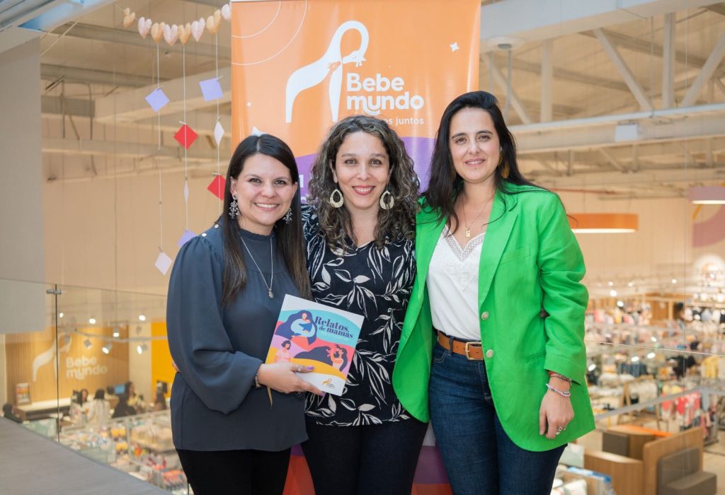 Pamela Vaca, escritora;  Cone Aitken, autora; Paz Dávila, autora. (Foto Cortesía)