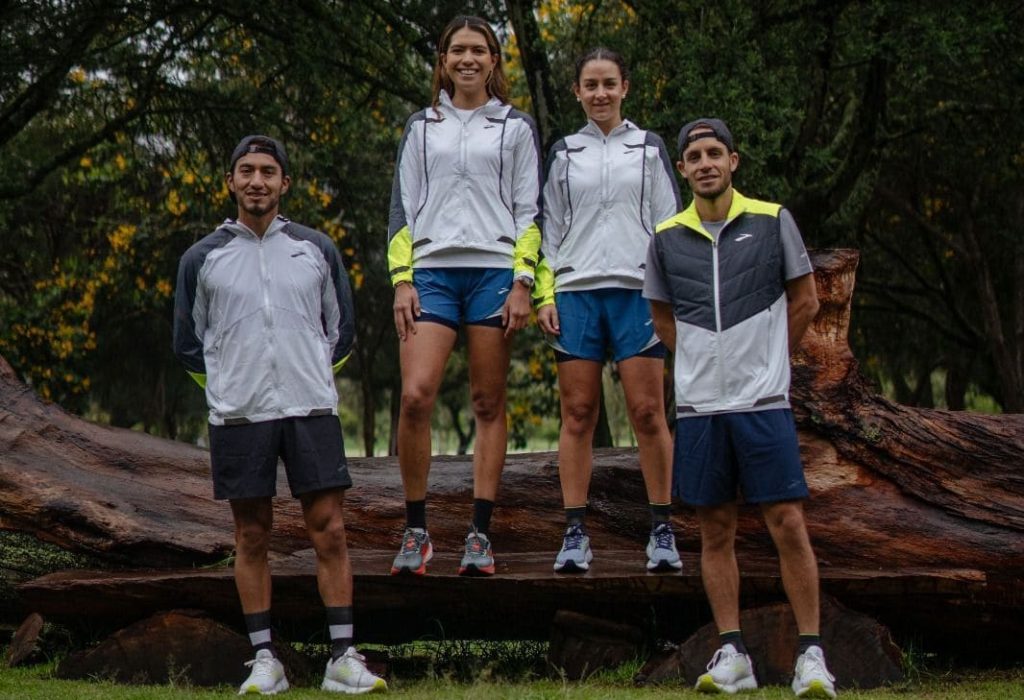 Deportistas del Team Brooks en Ecuador Klever Villacres, Ma.Paula Pazmiño, María Vallejo y Felipe Münchmeyer. (Foto Cortesía)