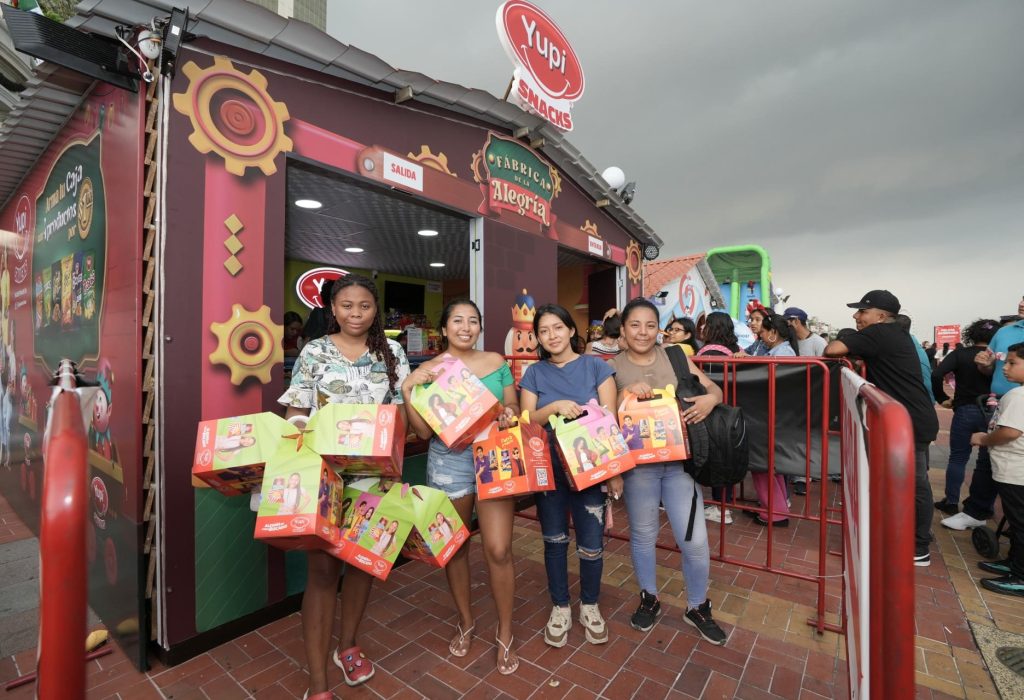 Familias y amigos pueden disfrutar de La Fábrica de la Alegría de Yupi Snacks está ubicada junto al Hemiciclo de la Rotonda en el Malecón 2000. (Foto Cortesía)