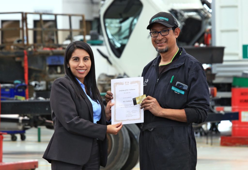 Certificación Hino