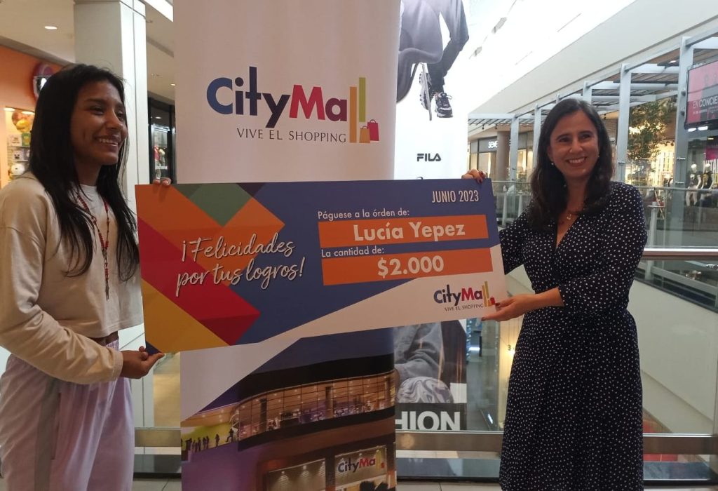 Lucía Yépez, deportista ecuatoriana junto a Patricia Herrera - Gerente de Marketing en CityMall.