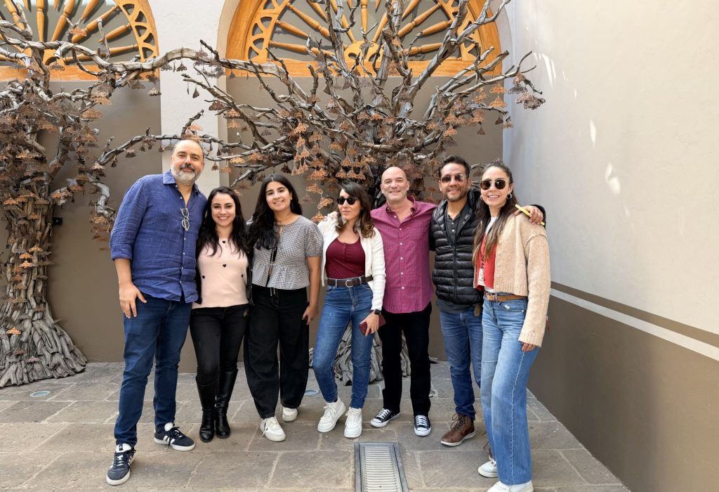 De izquierda a derecha- Mike Ruiz, Ana Montoya, Carla Gatica, Pamela España, Gonza, Manu, Fabiola Salazar