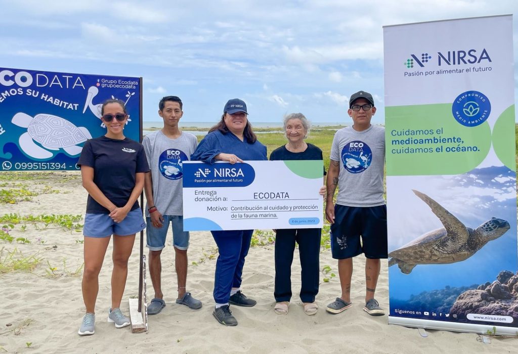 Contribución por parte de NIRSA a la Fundación Ecodata. (Foto Cortesía)