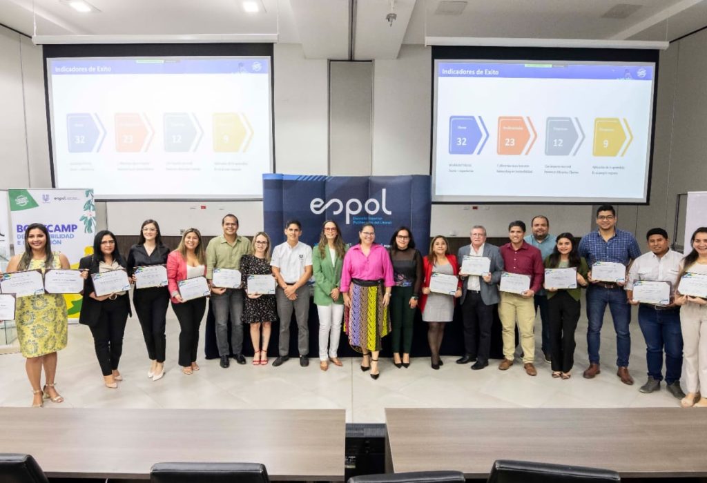 La ceremonia de graduación se realizó este 28 de agosto en el edificio STEM del campus politécnico Gustavo Galindo Velasco. (Foto Cortesía)