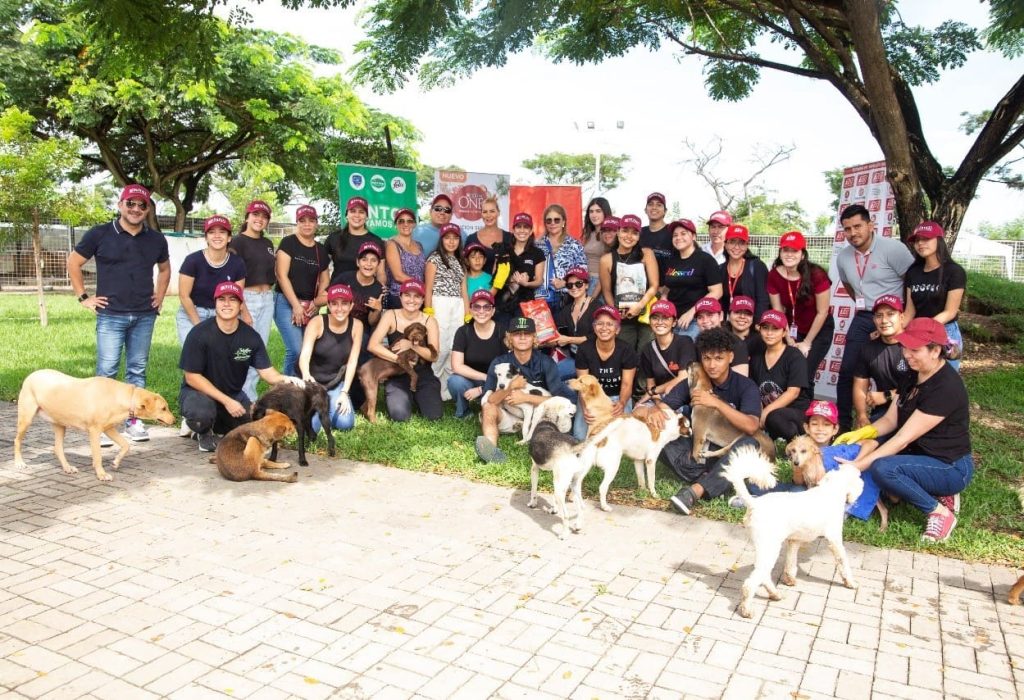 Nestlé Purina donó un porcentaje de sus ventas generadas en Almacenes TIA del 20 de marzo al 30 de abril de 2023 logrando alcanzar 4.1 toneladas de alimento para mascotas. (Foto Cortesía)