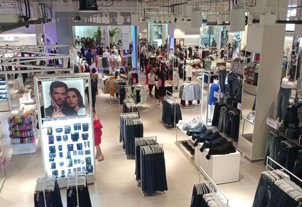 Etafashion aperturó, el 6 de junio, su nuevo local departamental.