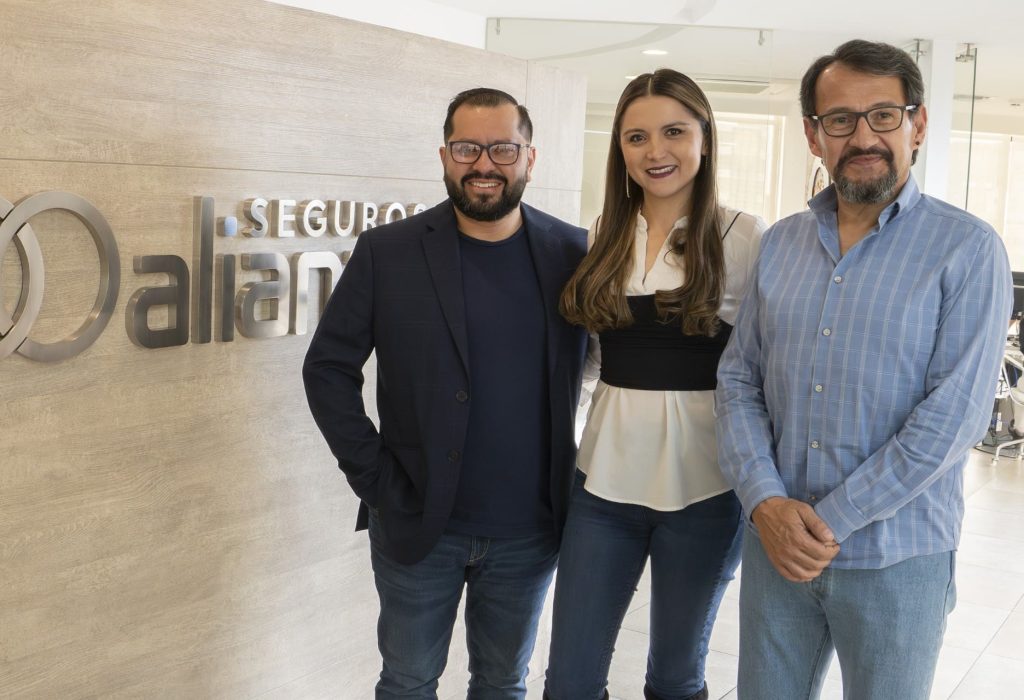 Rafael Intriago, coach en Finanzas Personales; María Augusta Lucio, Gerente de Desarrollo de Negocios de Seguros Alianza; y Santiago Carrasco, experto en desarrollo del talento humano. (Foto Cortesía)