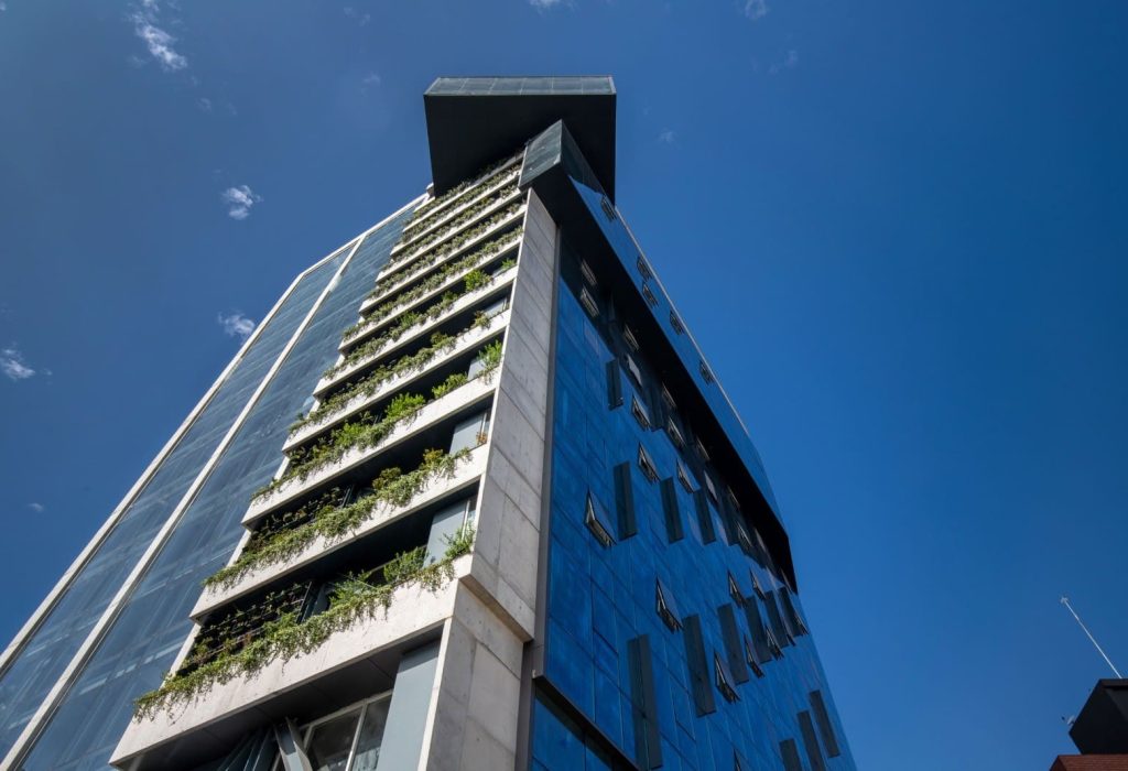 Más de 300 colaboradores directos e indirectos, nacionales y extranjeros, entre técnicos especialistas en construcción hotelera de alto nivel, biólogos, historiadores, artistas y artesanos han dado vida a GO Quito Hotel. (Foto Cortesía)