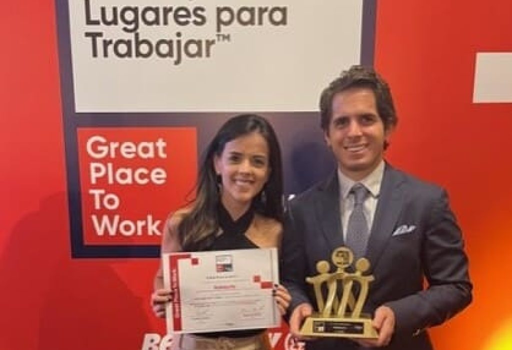 Ana Jurado, People Manager y Alejandro Figari, Managing Director de PedidosYa. (Foto Cortesía)