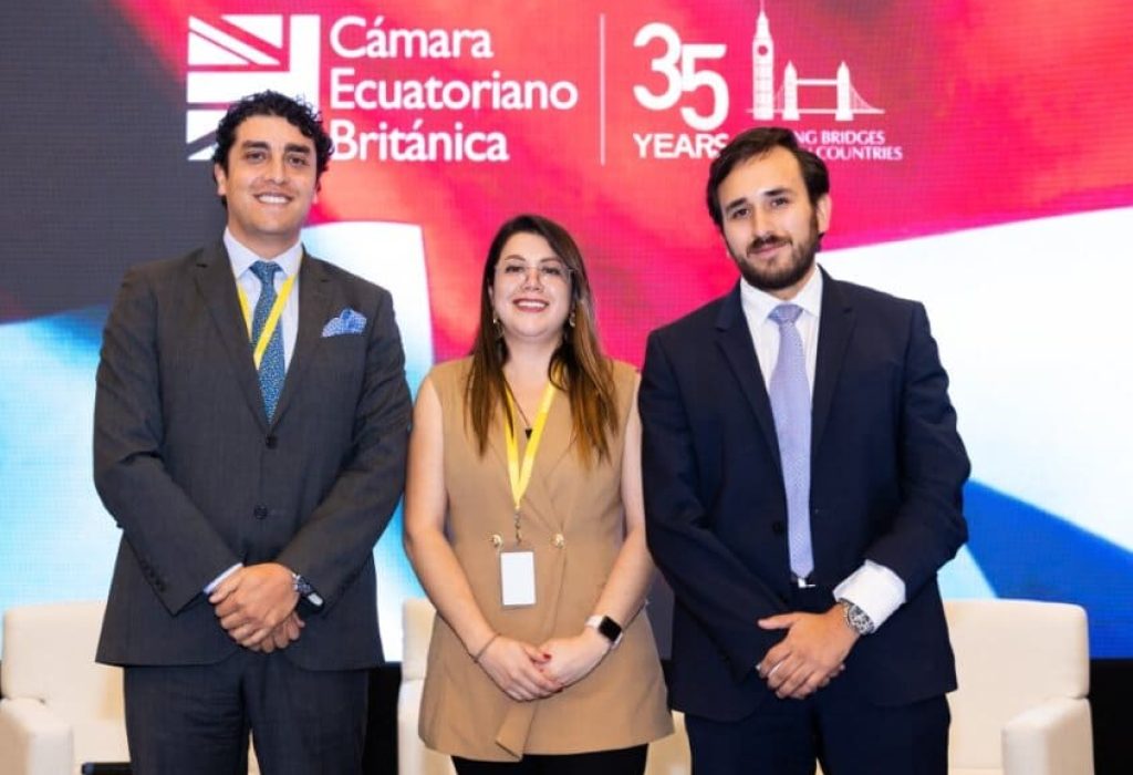 Pablo Morales, Socio Director Morales & Asociados; Andrea Arrobo, Business

Developer de HDF Energy y Nicolás Tamayo, Account Manager de Fusion Solar de Huawei). (Foto Cortesía)