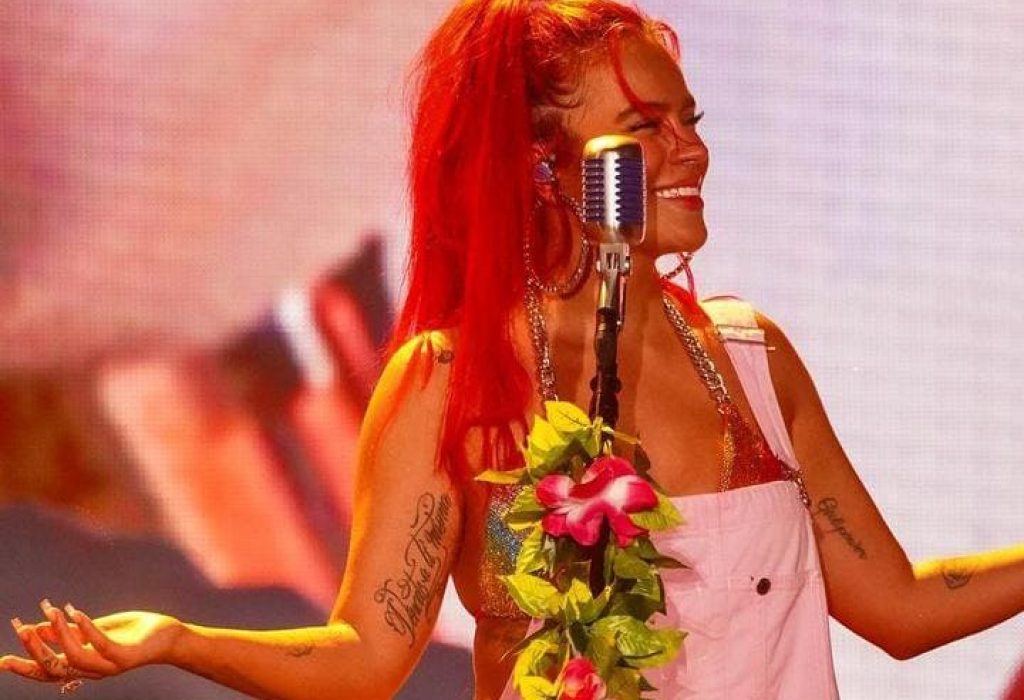 Karol G - Medellín (2)