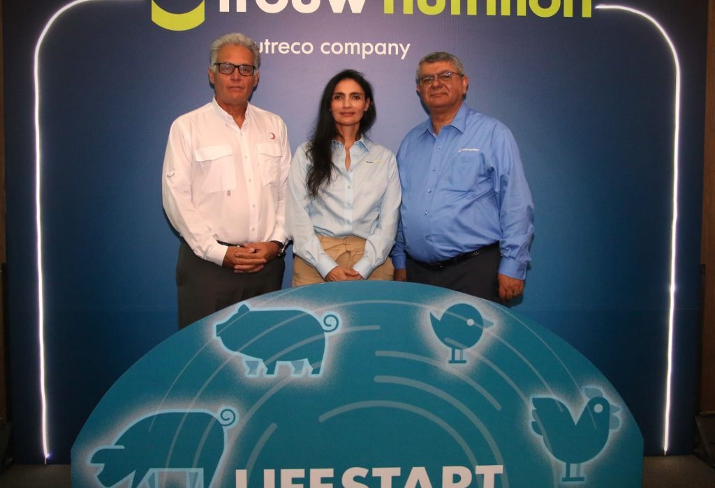 Milkiwean y ChickCare disminuyen la tasa de mortalidad, aceleran el crecimiento y generan una alta rentabilidad para los productores. (Autoridades).