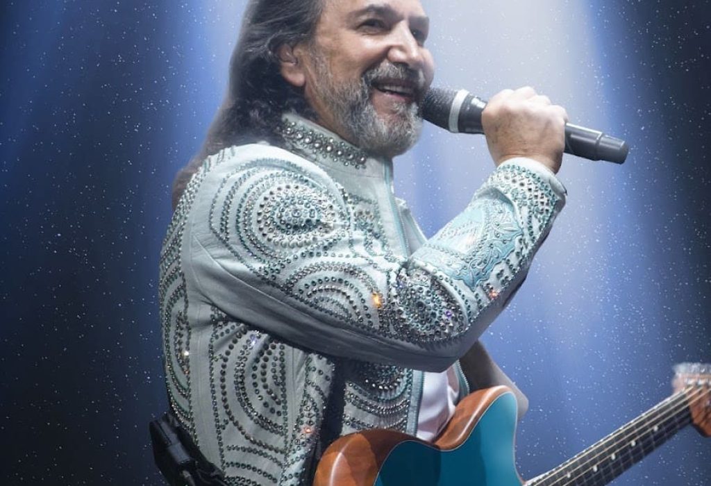 MARCO ANTONIO SOLIS - Village