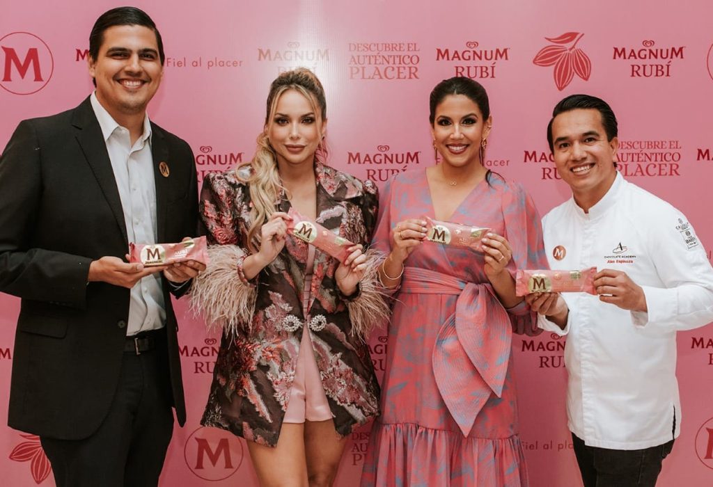 Rodrigo Sarzosa (Marketing Manager Ice Cream), Erika Vélez, Andrea Espinosa (Gerente de Marca Magnum) y Alan Espinoza (Director de la Chocolate Academy para el Norte de Latam). (Foto Cortesía)
