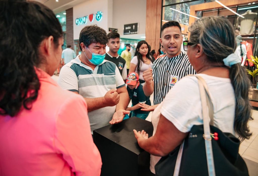 El sábado 15 de abril inició el torneo “Piedra, Papel o Tijera” de Mall del Sol, el premio será una beca escolar completa. (Foto Cortesía)