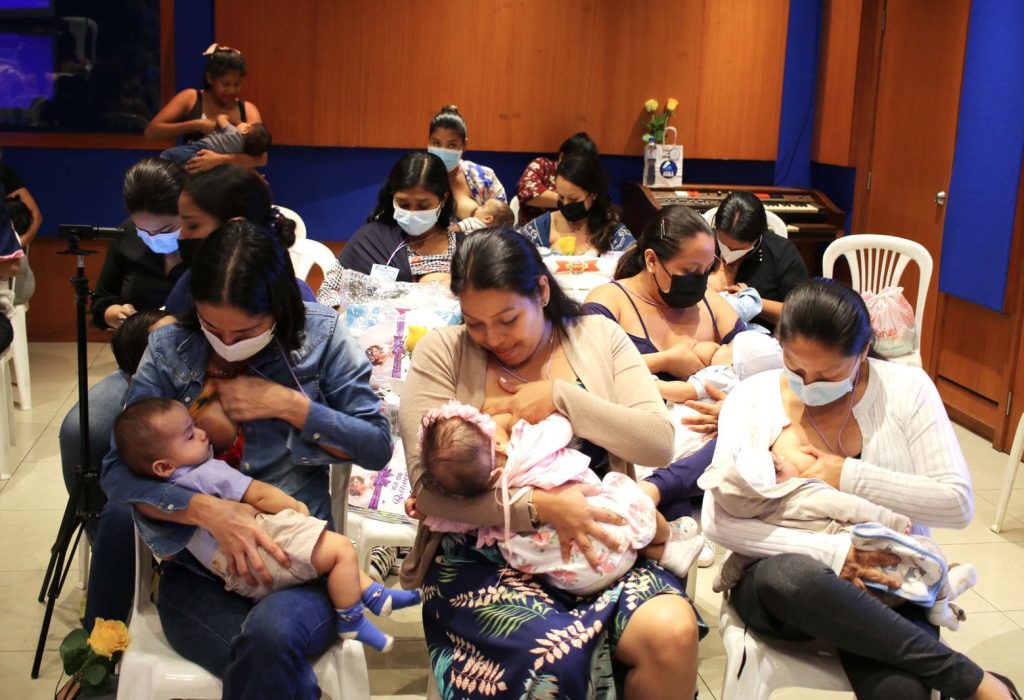 “Mamantón” es una actividad que busca fomentar la lactancia materna, derecho natural de la madre y el niño para promover su nutrición, acompañado de expertas en lactancia. (Foto Referencial)