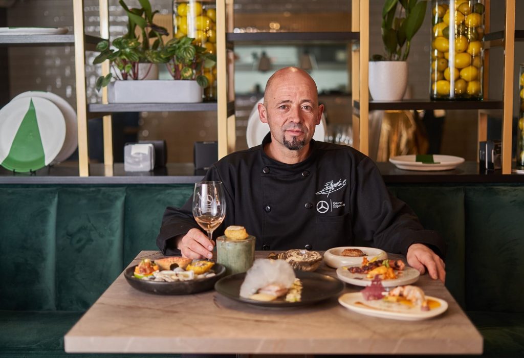 Iñaki Bretal, premiado recientemente con Estrella Michelin, como máximo galardón a su restaurante Eirado da Leña, en Pontevedra. (Foto Cortesía)