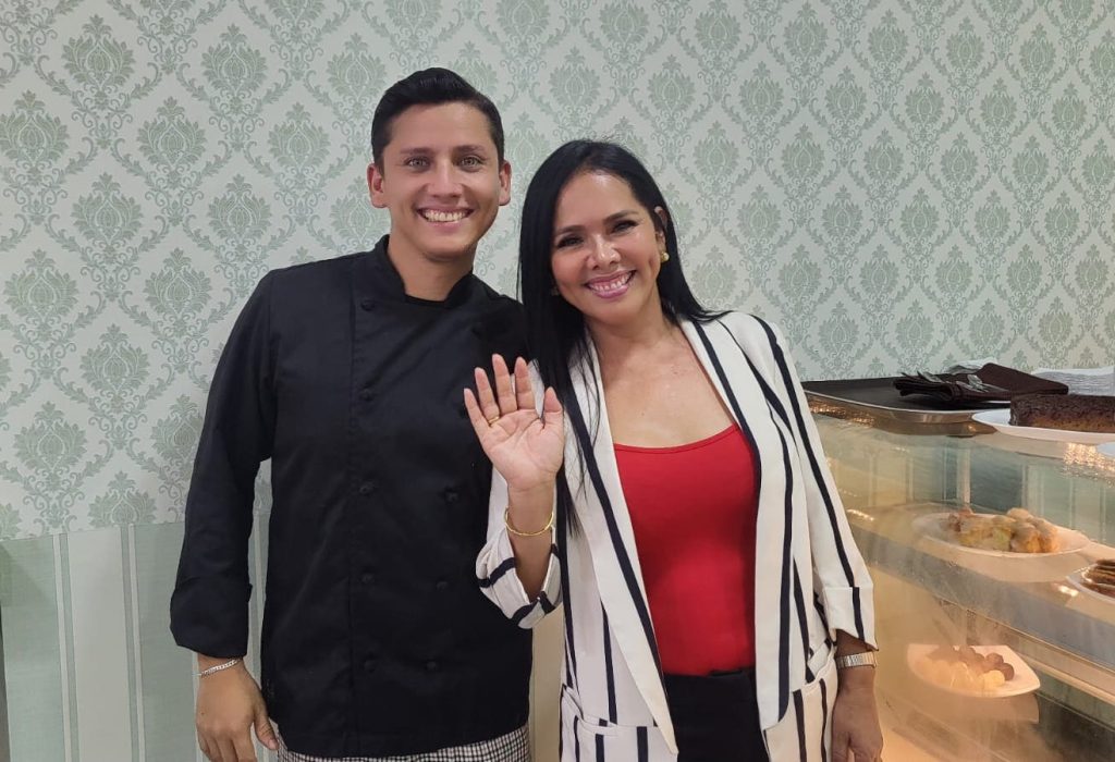Chef Angel Miller junto a la propietaria Elizabeth Loor en la apertura de Millers Coffee. (Foto Cortesía)