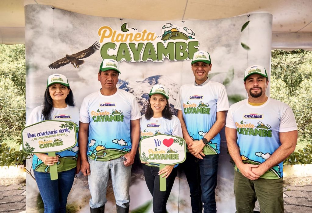 Mariela Gómez, Directora de Asuntos Corporativos de Moderna Alimentos; Wilson Chimarro, Presidente de la Comuna Buena Esperanza – Parroquia Cangahua; María Alejandra Cubero, Gerente Senior Negocio Pasta de Moderna Alimentos; Juan Francisco Páez, Director de Negocios B2B de Moderna Alimentos; Cristian Reyes, Director de Gestión de Recursos Agrícolas del Ministerio de Agricultura. (Foto Cortesía)