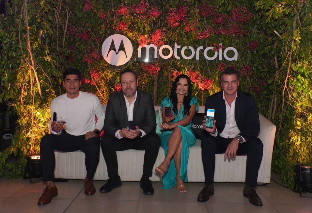Moisés Luna, Gerente de Producto de Motorola, Carlo Villamil, Gerente General Motorola Ecuador, Luz Muñoz, Directora de Mercadeo para Motorola LAN (Latinoamérica Norte), Nino Castellotti, Director Ejecutivo Motorola LAN (Latinoamérica Norte). (Foto Cortesía)