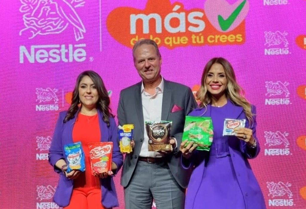 Verónica Iñiguez, Jefe de Nutrición de Nestlé Ecuador, Christof Leuenberger, Presidente Ejecutivo de Nestlé Ecuador y Susana De Freitas, Vicepresidente de Comunicación Corporativa, Estrategia Digital & E-Commerce del Nestlé Ecuador. (Foto Cortesía)