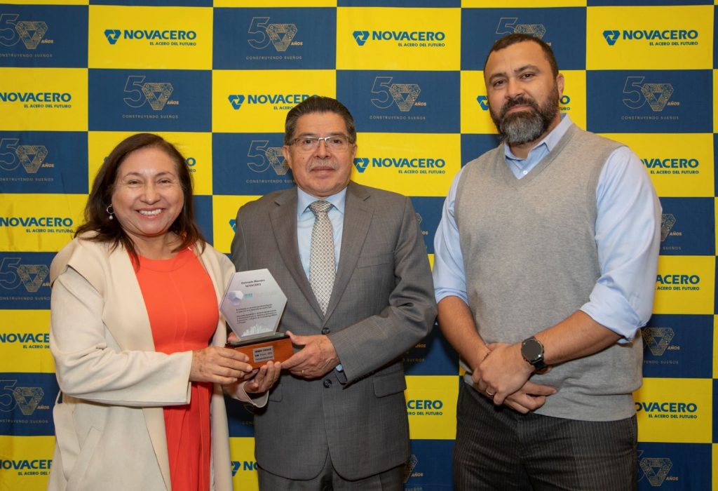 Ana Sánchez (Mentora de BIM FORUM en Ecuador), Ramiro Garzón (Gerente General de Novacero y Presidente de BIM FORUM Ecuador) y Crhistian Olalla (Gerente Comercial Novacero). (Foto Cortesía)