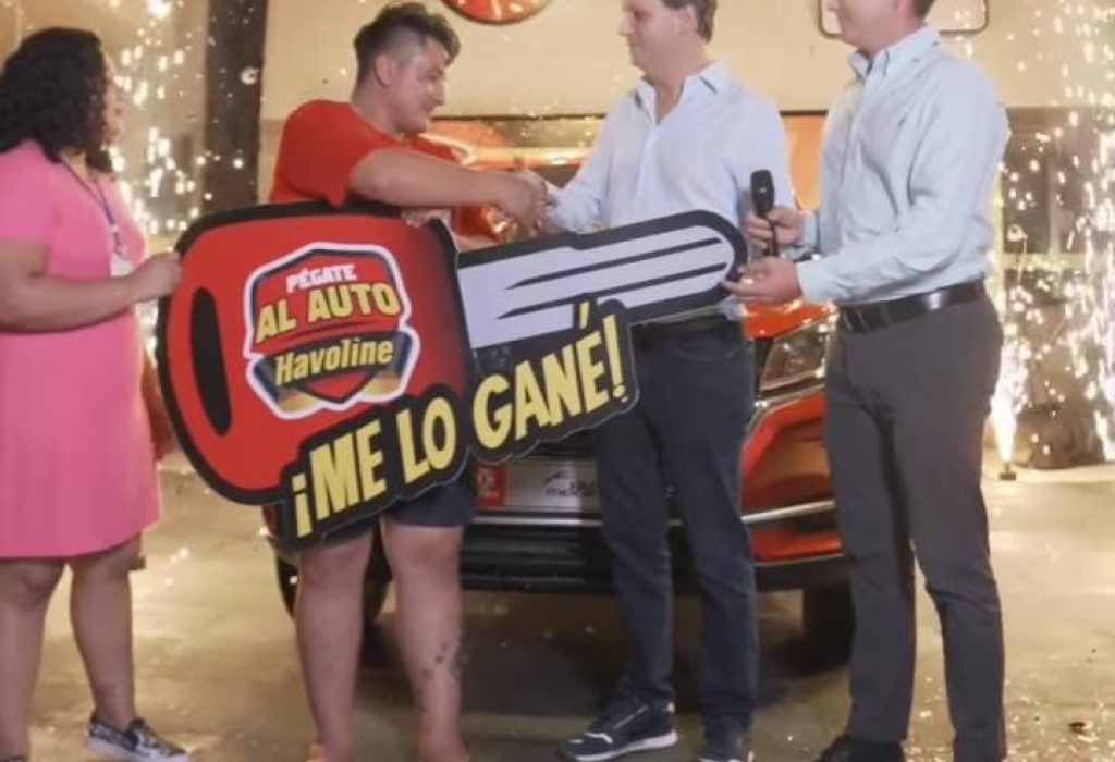 Lenín Ricardo Arízaga Zambrano se llevó el auto del Reto Havoline. (Foto Redes)