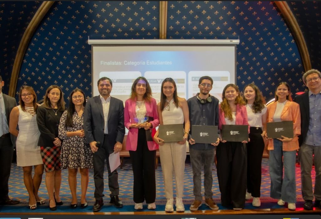 El objetivo del concurso es premiar la labor periodística centrada en la divulgación, innovación, desarrollo en la ciencia y tecnología en salud en Ecuador. (Foto Cortesía)