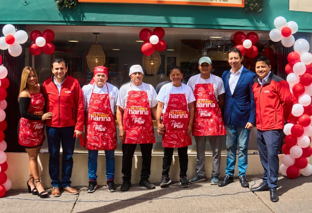 Equipo Comercial del Negocio B2B junto a panaderos. (Foto Cortesía)