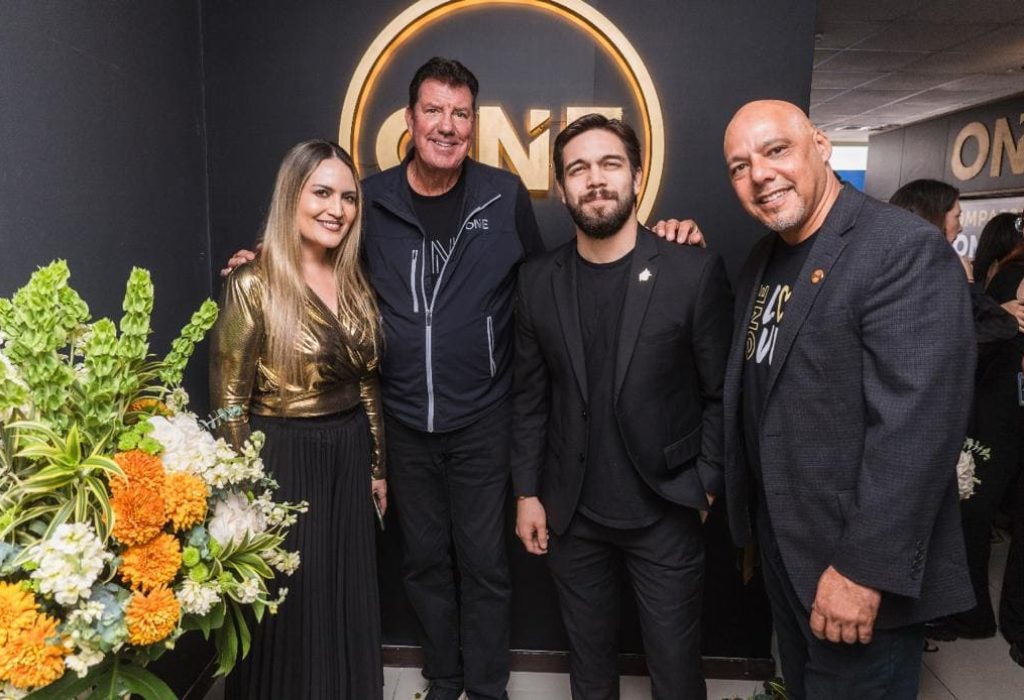 Wendy Franco, Presidenta Realty One Group Ecuador; Vinnie Tracy Presidente Realty One Group; Juan Francisco Farias, Director Realty One Group Ecuador y Danny Hernandez Director de Desarrollo Global. (Foto Cortesía)