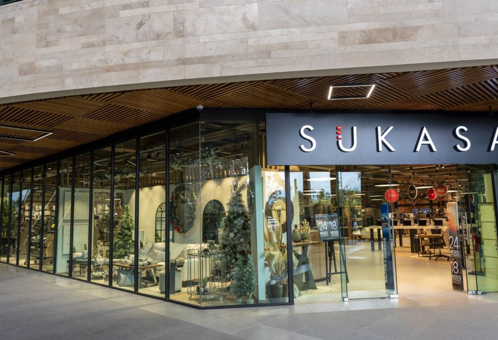 Sukasa aperturó su local en Wayra Plaza. (Foto Cortesía)