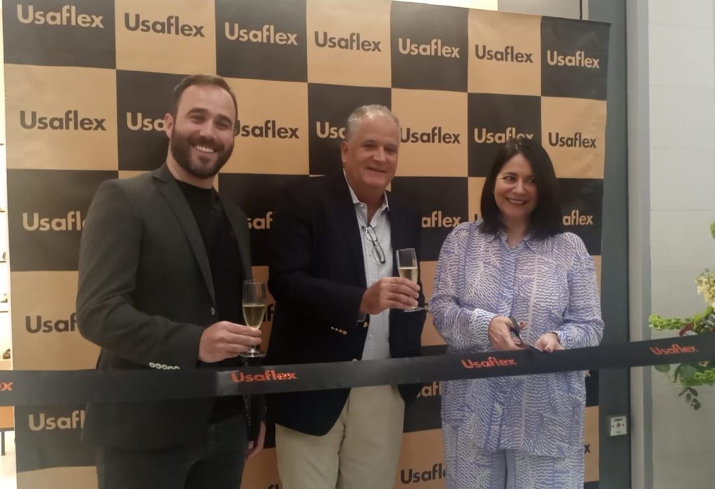 Representantes de la marca Usaflex.