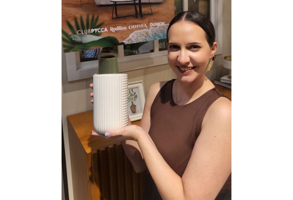 Valeria Adum, Jefe de Marketing Pycca durante el lanzamiento de Colors 2023. (Foto Cortesía)