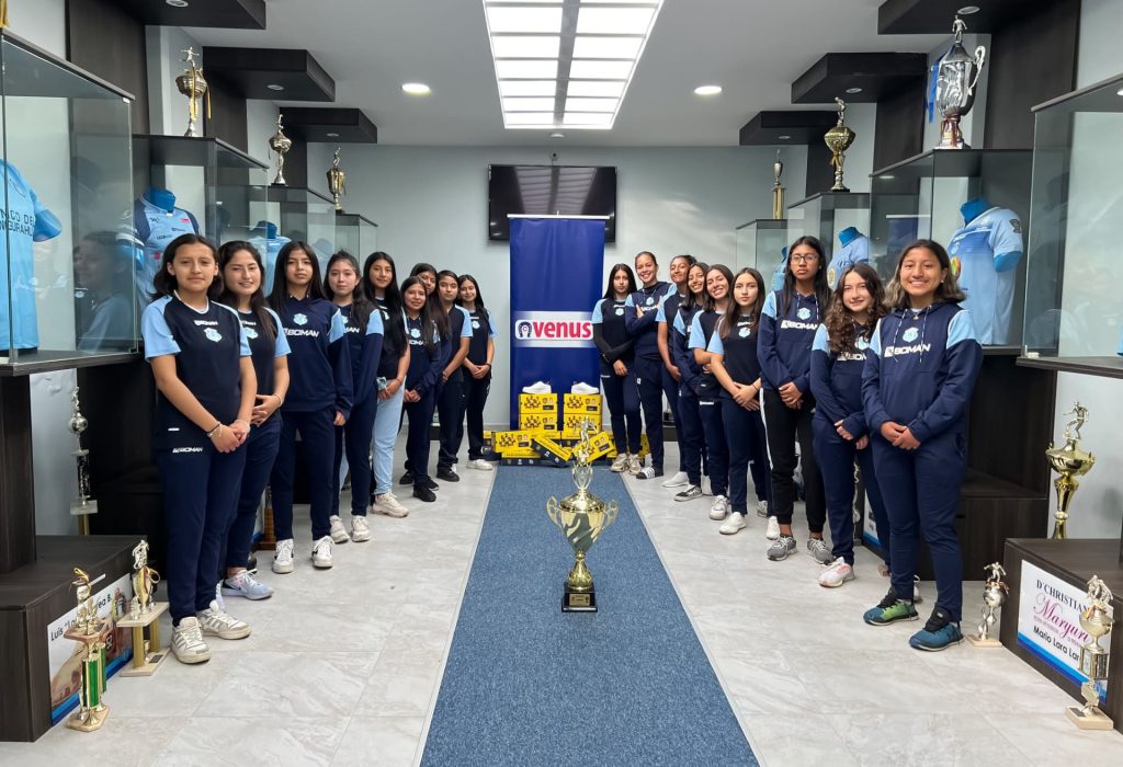 Foto oficial el equipo femenino Sub 16 Macará.
